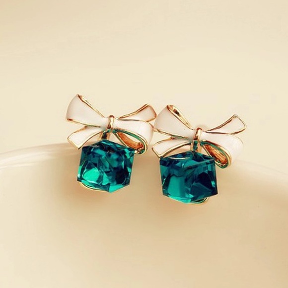 NEW💙💎GREEN💚WHITE💛GOLDEN🎀BOW CRYSTAL STUDS💎💙 - Picture 6 of 8